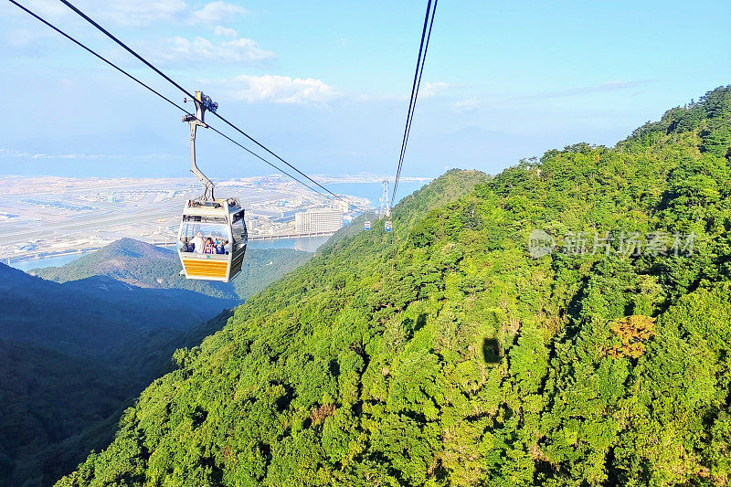 Ngong Ping 360 (Chinese: 昂坪360; Jyutping: ngong5 ping4 three sixty, Cantonese) is a bicable gondola lift on Lantau Island in Hong Kong